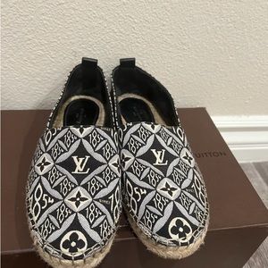 LV SLIP ONS size 7.5